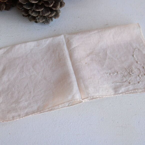 Vintage 1930s Handkerchief, Hand Plant Dyed Vintage Hankie in Mottled Dusty Pink - Picture 8 of 10